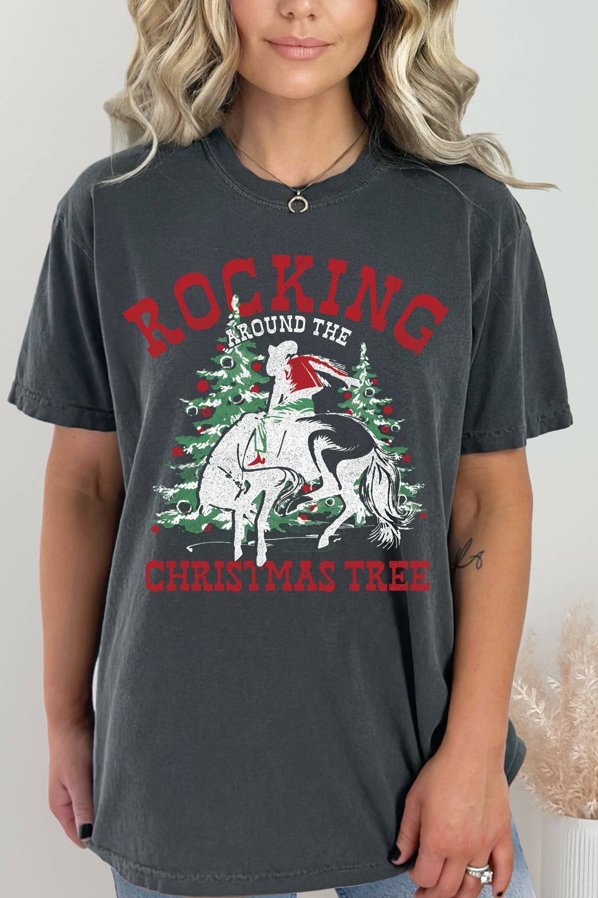 ROCKING CHRISTMAS TREE Graphic Tee- Grey