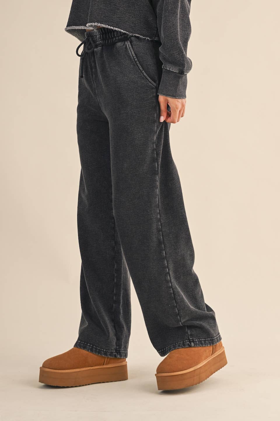 Denim Wash Fleece-Lined Sweatpants: Charcoal Denim