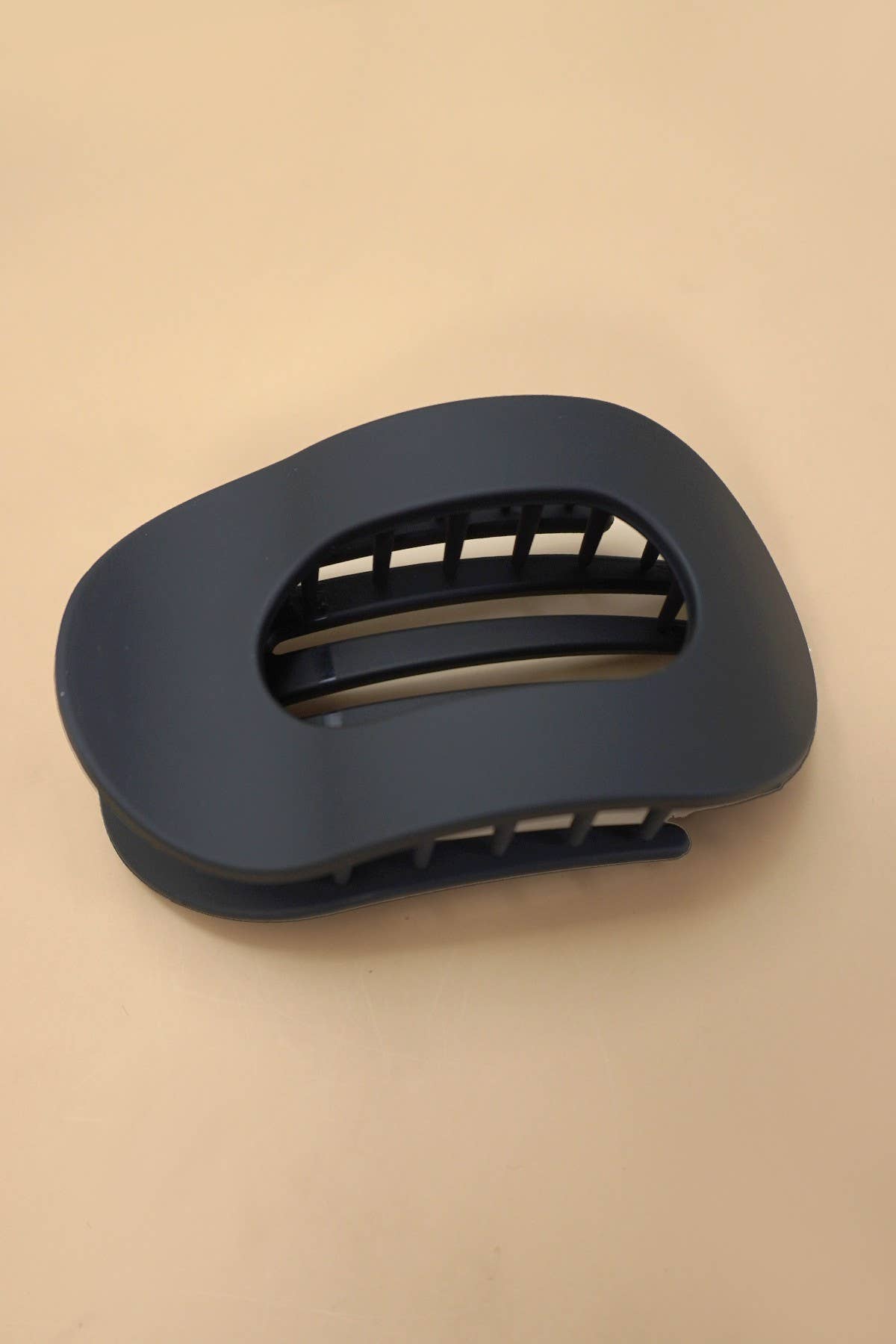 Jumbo Lay Flat Oval Hair Claw Clips-Black