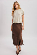 RUFFLED HEM SHORT SLEEVED KNIT SWEATER
