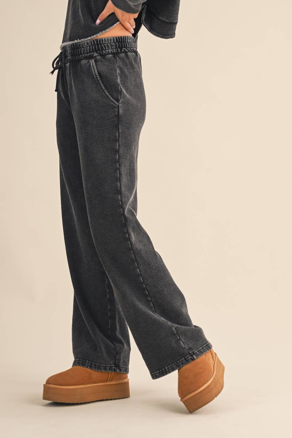Denim Wash Fleece-Lined Sweatpants: Charcoal Denim