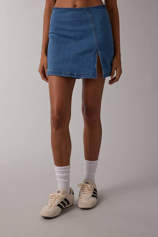 DENIM ONE-SIDE SLIT SLIM FIT-IN MINI SKORT